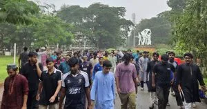 উপাচার্যের পুনর্বহাল দাবিতে আন্দোলন অব্যাহত চুয়েটে, ছুটির দিনেও বিক্ষোভ