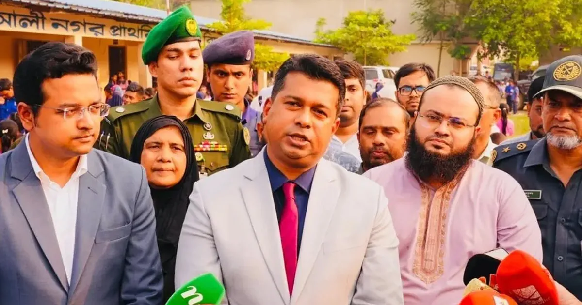 দৈনিক পূর্বকোণ - চট্টগ্রামের দৈনিক পরিকল্পিত নগর হবে জঙ্গল সলিমপুর: ডিসি জাহিদুল ইসলাম