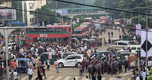 দৈনিক পূর্বকোণ - চট্টগ্রামের দৈনিক প্রশ্নপত্র ফাঁসের অভিযোগে নিয়োগ পরীক্ষা স্থগিত, সড়ক অবরোধ