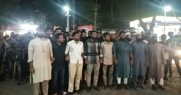 দৈনিক পূর্বকোণ - চট্টগ্রামের দৈনিক মহানবী (সা.) কে নিয়ে কটূক্তির অভিযোগ, জাবিতে শিক্ষার্থীর স্থায়ী বহিষ্কারের দাবিতে বিক্ষোভ