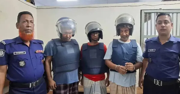 দৈনিক পূর্বকোণ - চট্টগ্রামের দৈনিক আদালত প্রাঙ্গণে জয় বাংলা স্লোগান, আইভীর আইনজীবীসহ গ্রেপ্তার ৩