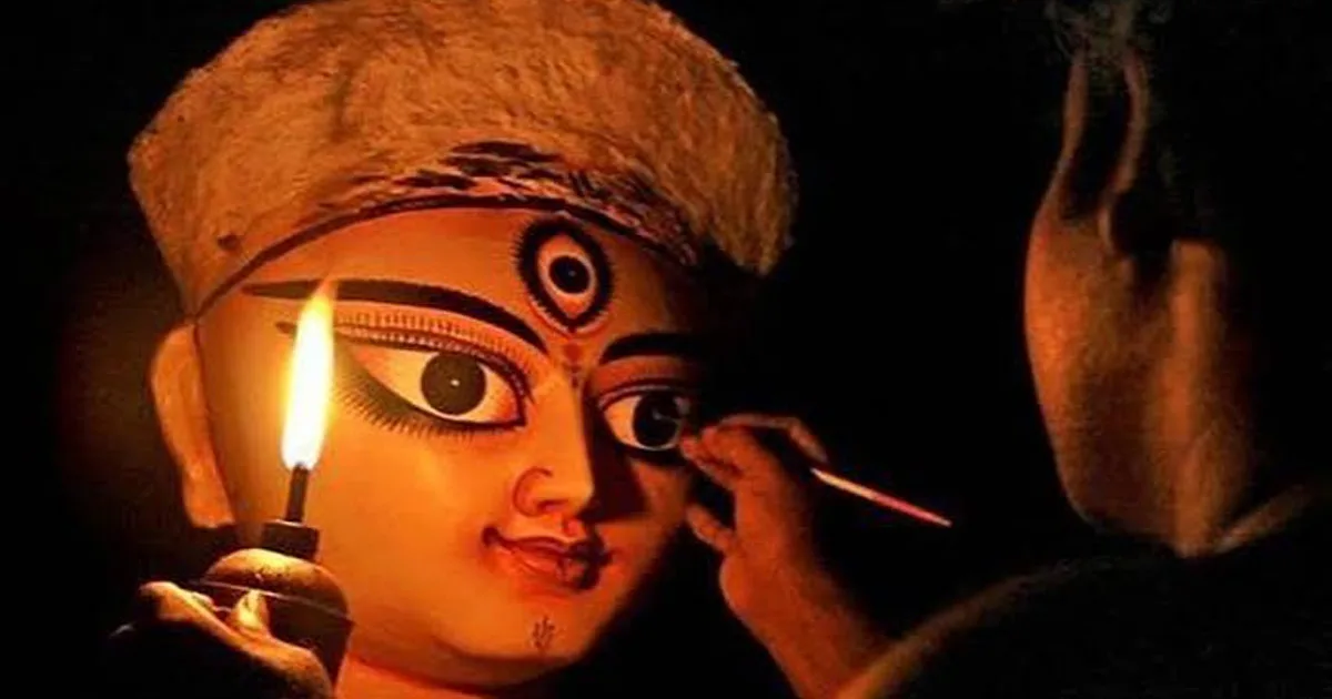 দৈনিক পূর্বকোণ - চট্টগ্রামের দৈনিক কলকাতায় বর্ণাঢ্য আয়োজন ঢাকের তালে দেবীবন্দনা