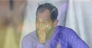 আঙুল থেঁতলে গেছে মুশফিকের
