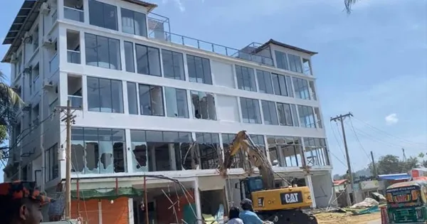 দৈনিক পূর্বকোণ - চট্টগ্রামের দৈনিক কক্সবাজারে গুঁড়িয়ে দেওয়া হলো ৬ কোটি টাকার রিসোর্ট