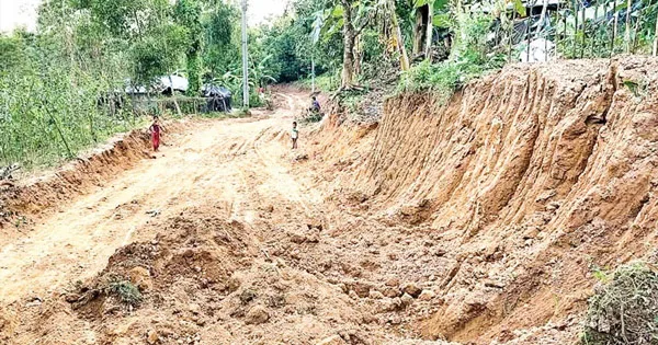 দৈনিক পূর্বকোণ - চট্টগ্রামের দৈনিক চকরিয়ায় পাহাড় ও সংরক্ষিত বন কেটে এলজিইডির সড়ক নির্মাণ