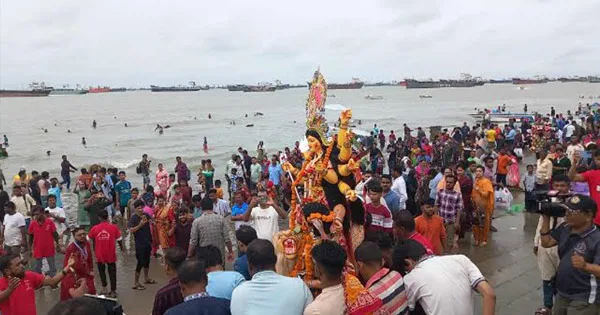 দৈনিক পূর্বকোণ - চট্টগ্রামের দৈনিক প্রতিমা বিসর্জনের মাধ্যমে শেষ হচ্ছে দুর্গোৎসব