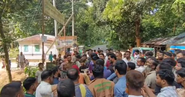দৈনিক পূর্বকোণ - চট্টগ্রামের দৈনিক রাঙ্গুনিয়া বন কর্মকর্তার ওপর হামলার ঘটনায় তিন মামলায় আসামি ১৫