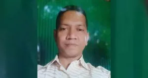 ঝুঁকি নিয়ে ছেলেকে উদ্ধার করতে নিজে মরলেন নৌকাডুবিতে