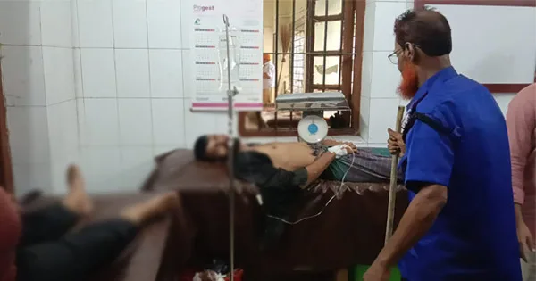 দৈনিক পূর্বকোণ - চট্টগ্রামের দৈনিক চট্টগ্রামে আসামিকে কালো রঙের গাড়িতে তুলে গণপিটুনি!