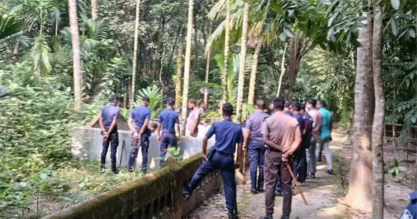 দৈনিক পূর্বকোণ - চট্টগ্রামের দৈনিক ২৬ মাস পর কবর থেকে সেলিম খান ও তার ছেলের মরদেহ উত্তোলন